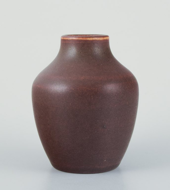 Ingrid and Erich Triller, Sweden. Unique ceramic vase decorated with brown-toned glaze. - 2