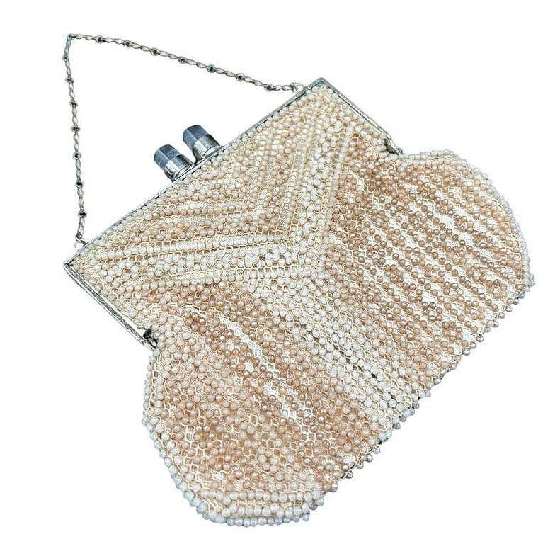 Late Art Deco Geometric Beaded Womans Purse Clutch w/ Silvertone & Lucite Clasp - 16