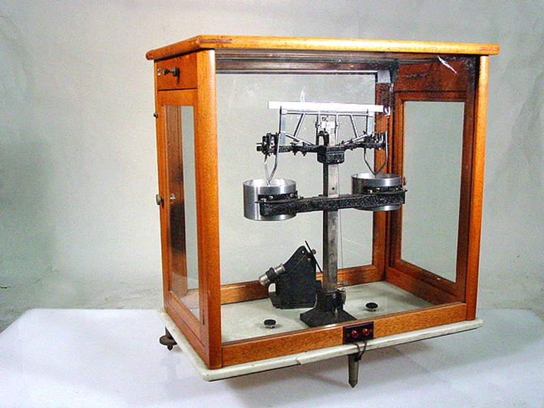 1960 Double-Deck Precision Analytical Balance by Galileo Sartorius in Glass Case - 3