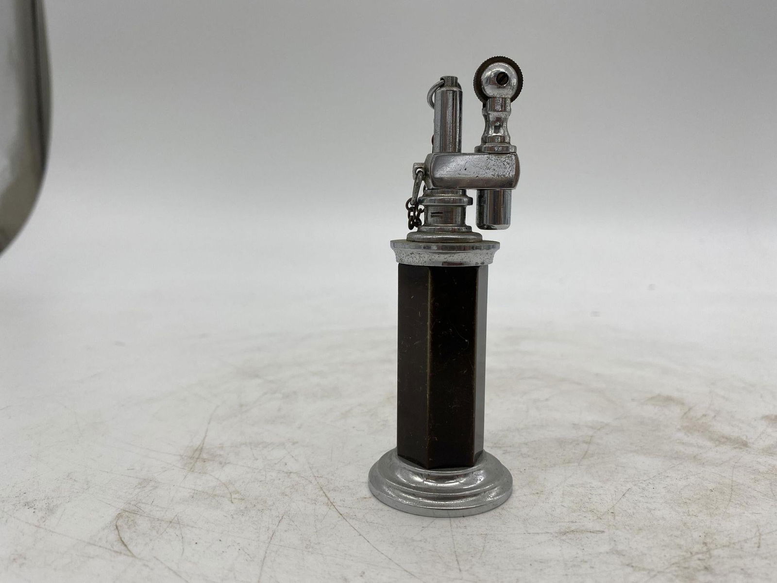 Green and Silver "Column" Petrol Table Chain Lighter by Daltis - 10