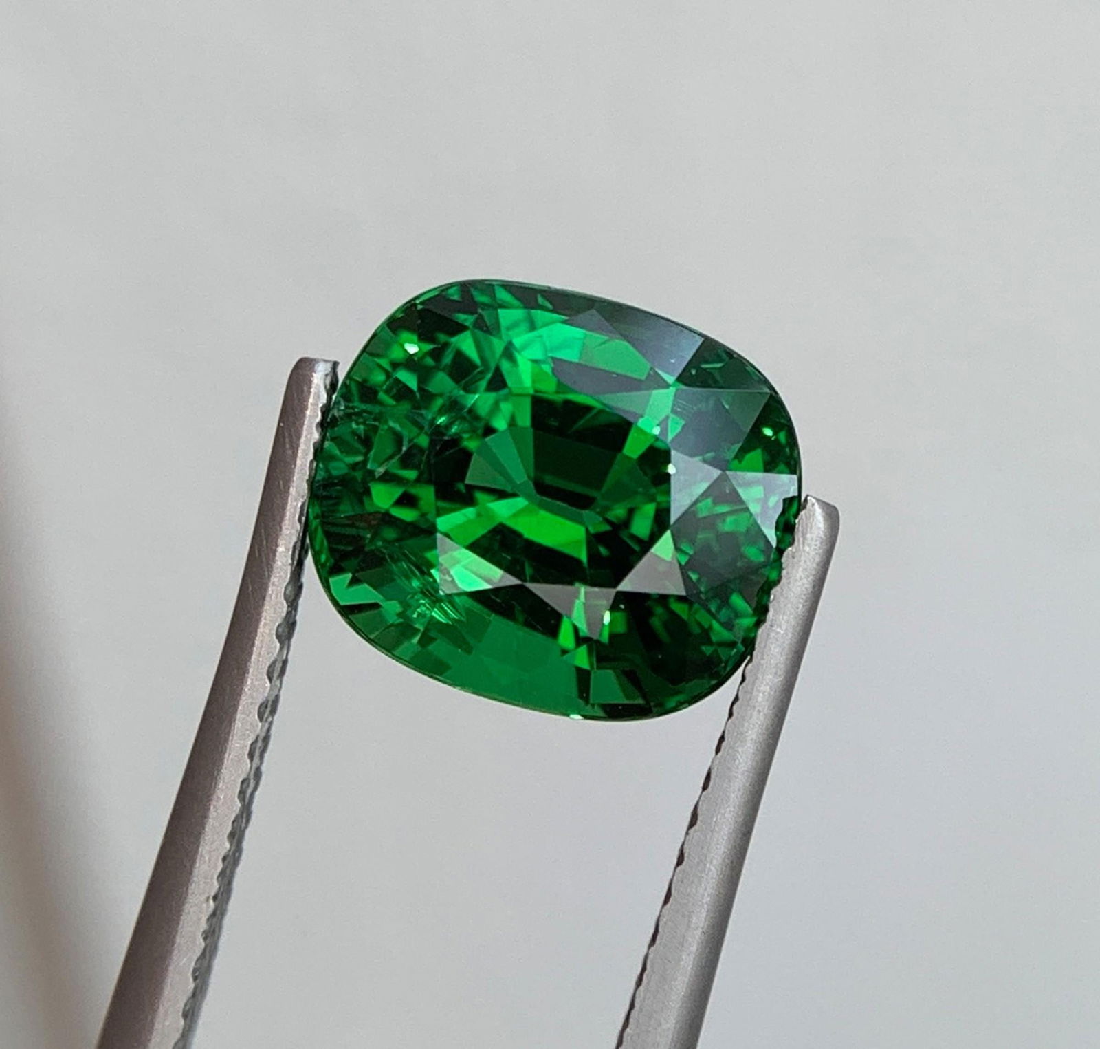 Natural Green Tsavorite Garnet Gemstone: 6.24 Carat Cushion Cut - 5