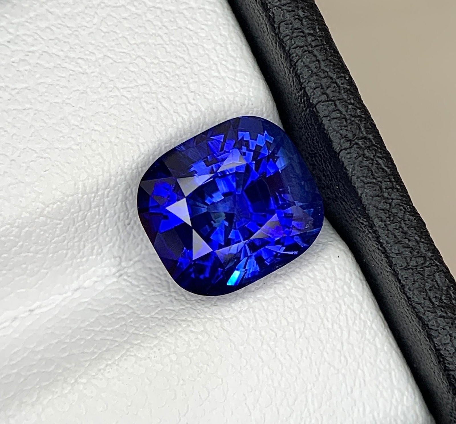 Natural Deep Blue Sapphire Gemstone: 6.36 CTs Faceted Cushion Cut September Birthstone - 3