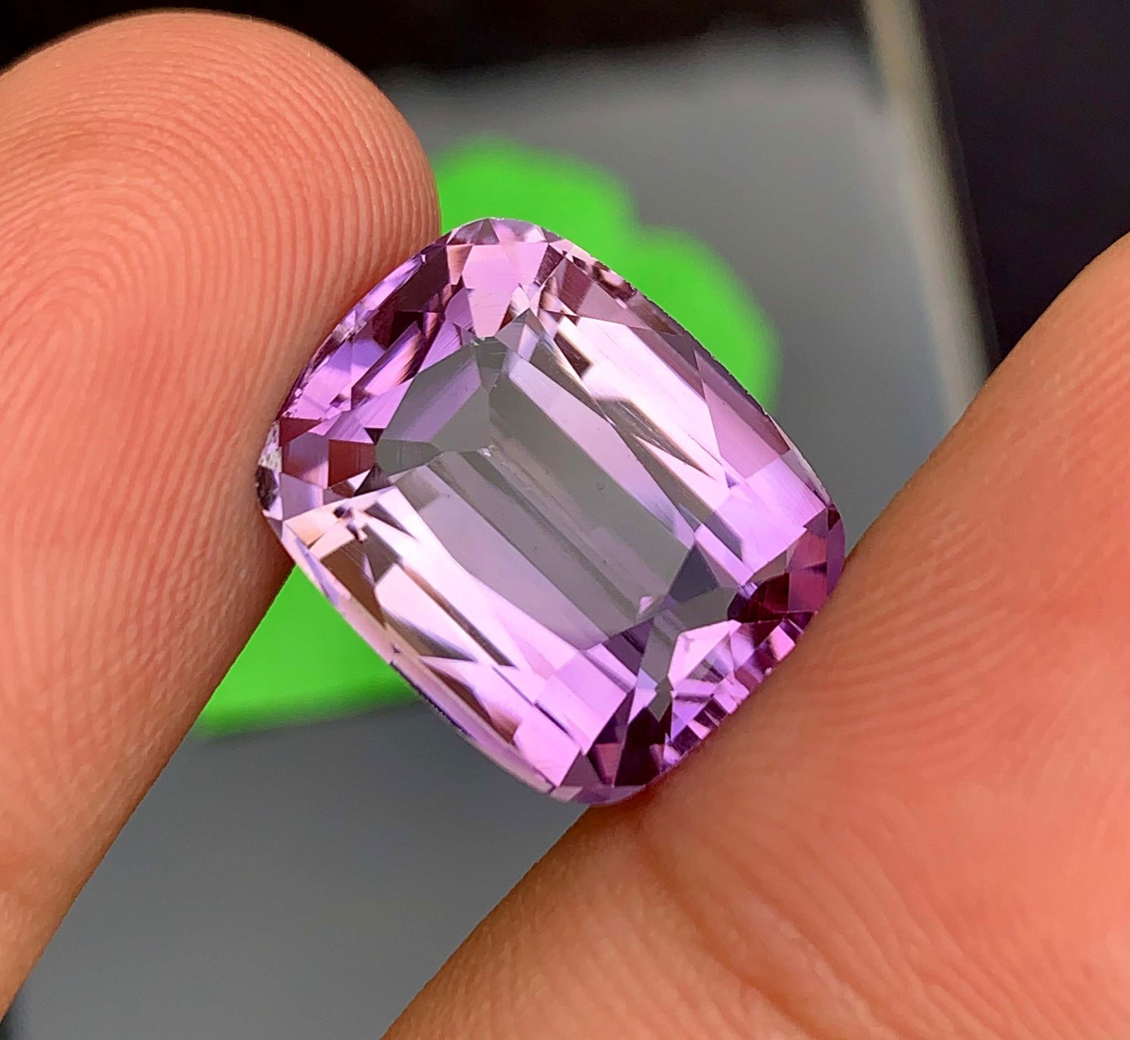 Natural Lilac Amethyst Gemstone: Cushion Cut, 12.40 Carats - 2