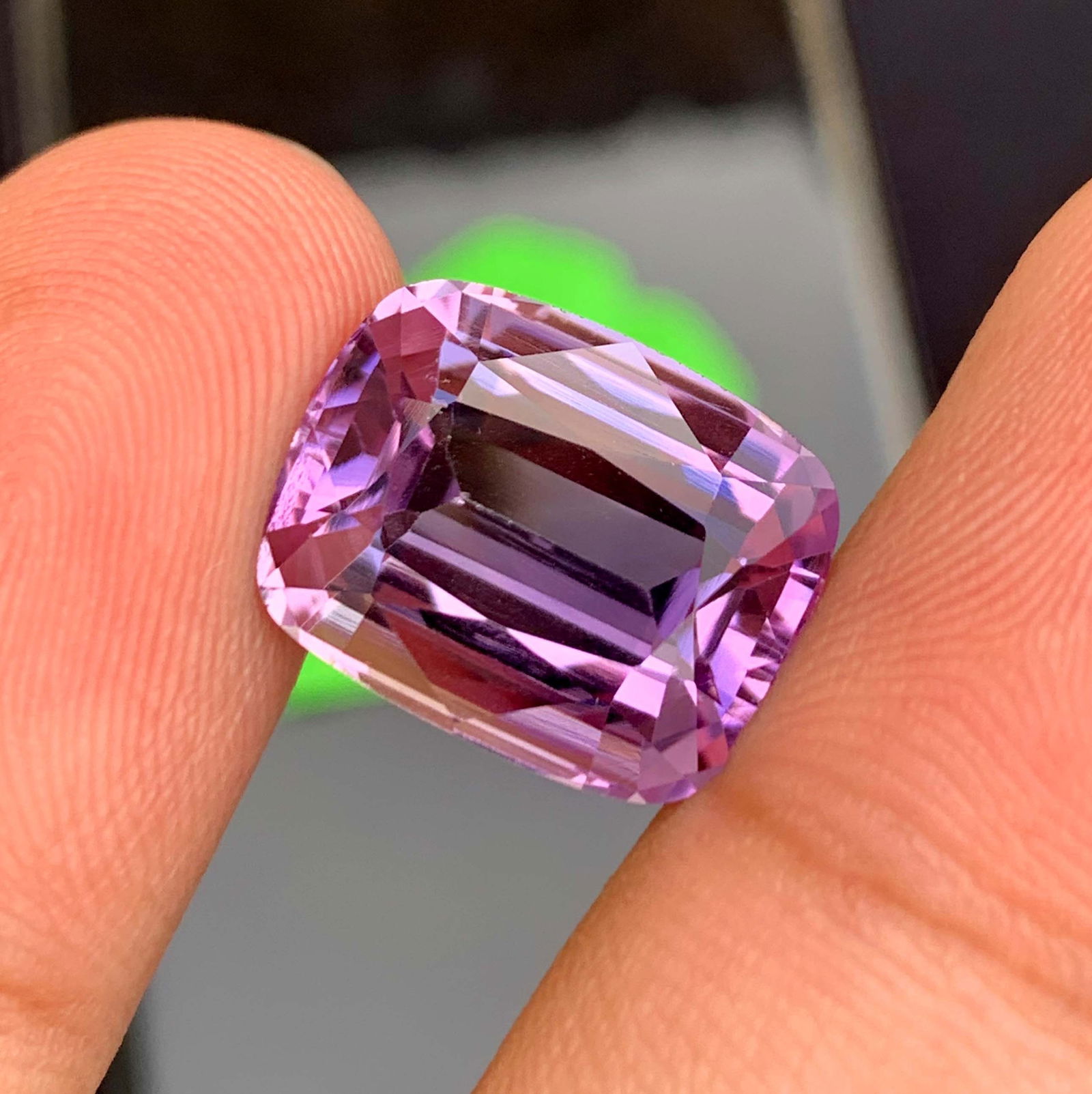 Natural Lilac Amethyst Gemstone: Cushion Cut, 12.40 Carats - 3