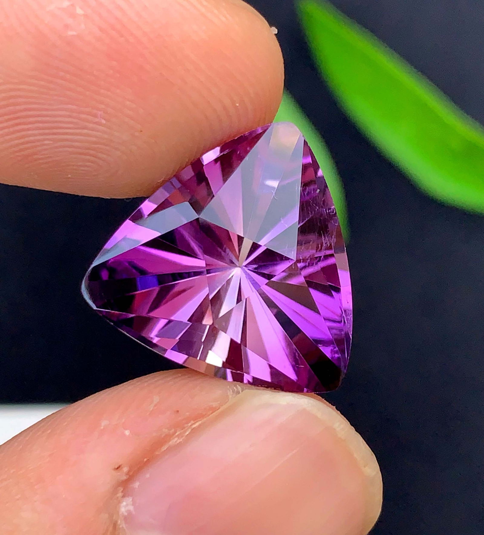 Natural Amethyst Gemstone: Blader Trillion Cut, February Birthstone (10.70 Carats) - 3
