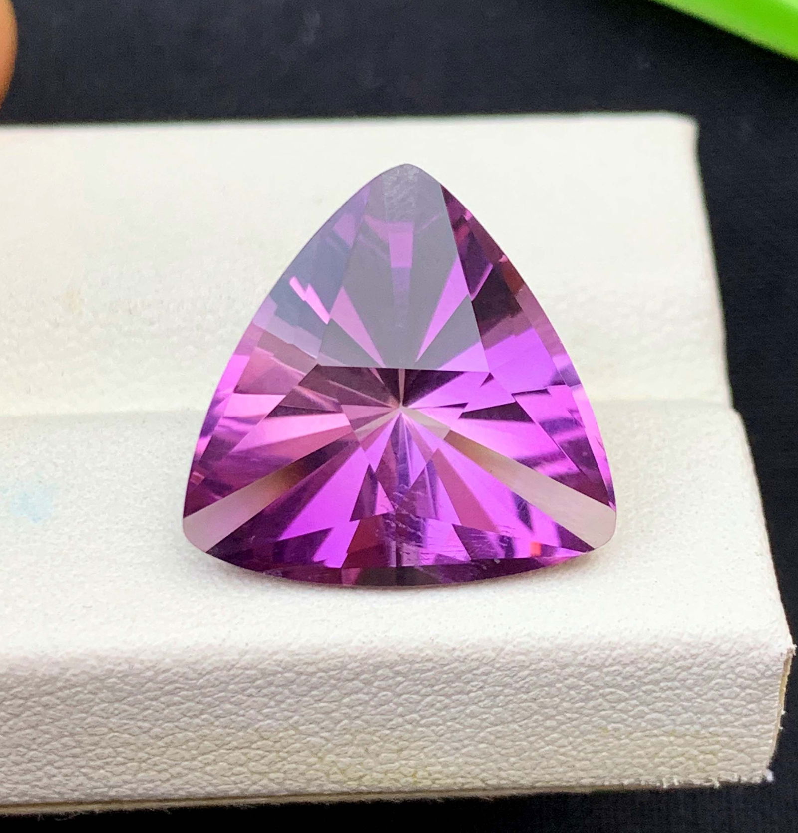 Natural Amethyst Gemstone: Blader Trillion Cut, February Birthstone (10.70 Carats) - 7