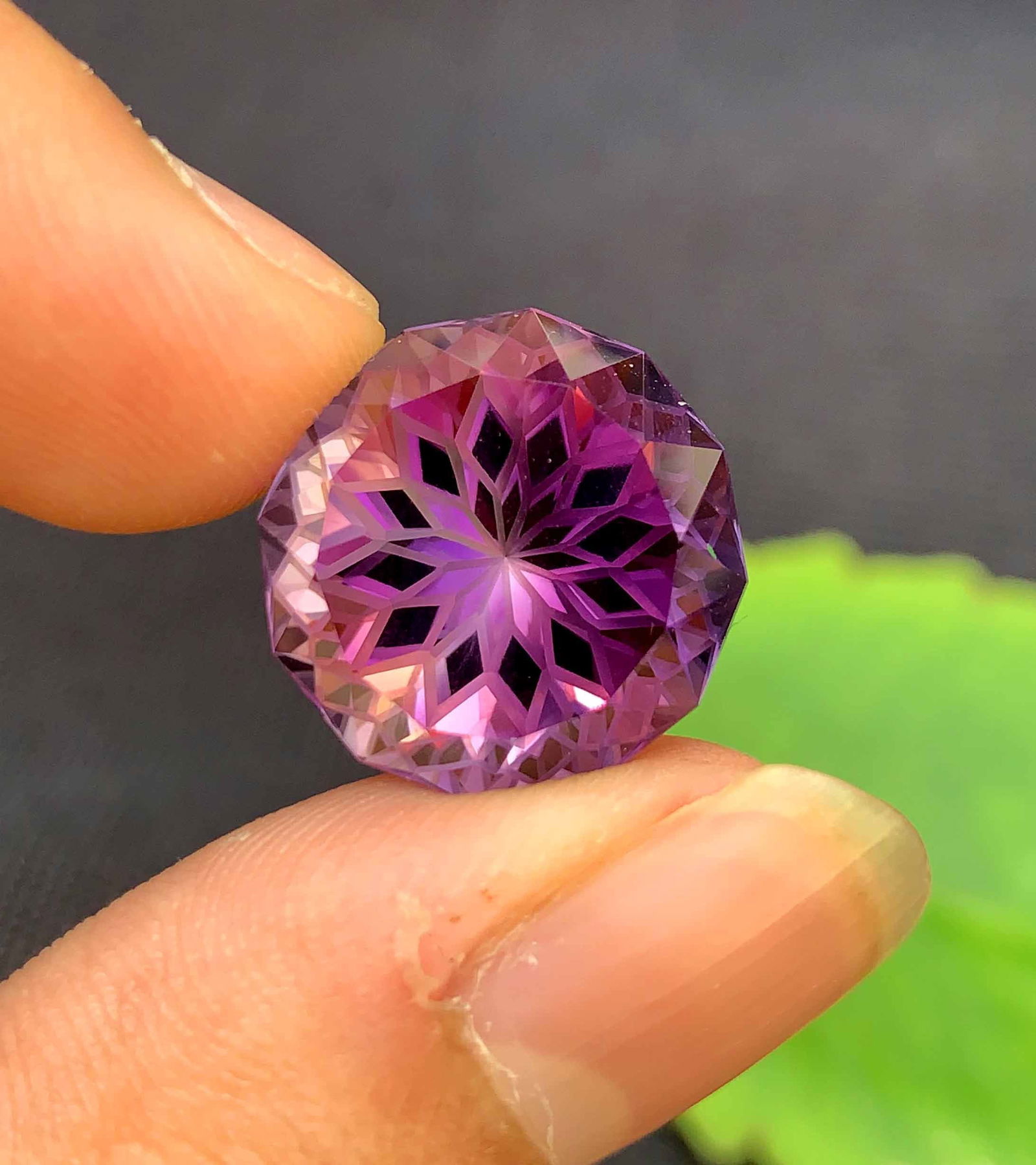 Flower Cut Amethyst Gemstone: February Birthstone, Designer Jewelry (18.95 Carats) (1 of 4)
