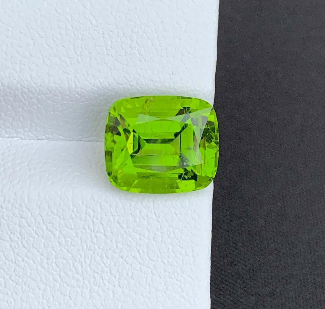 Cushion Cut Peridot Gemstone: Natural August Birthstone, Pakistan (5.96 carats) - 2