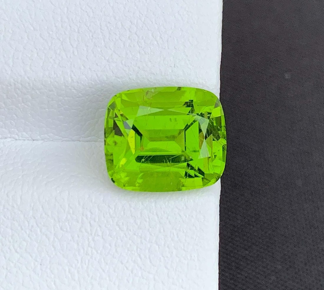 Cushion Cut Peridot Gemstone: Natural August Birthstone, Pakistan (5.96 carats) - 4