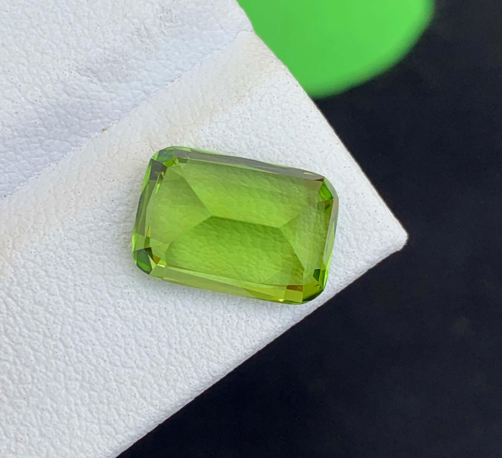 Cushion Cut Peridot Gemstone: Natural August Birthstone, Pakistan (4.24 carats) - 2