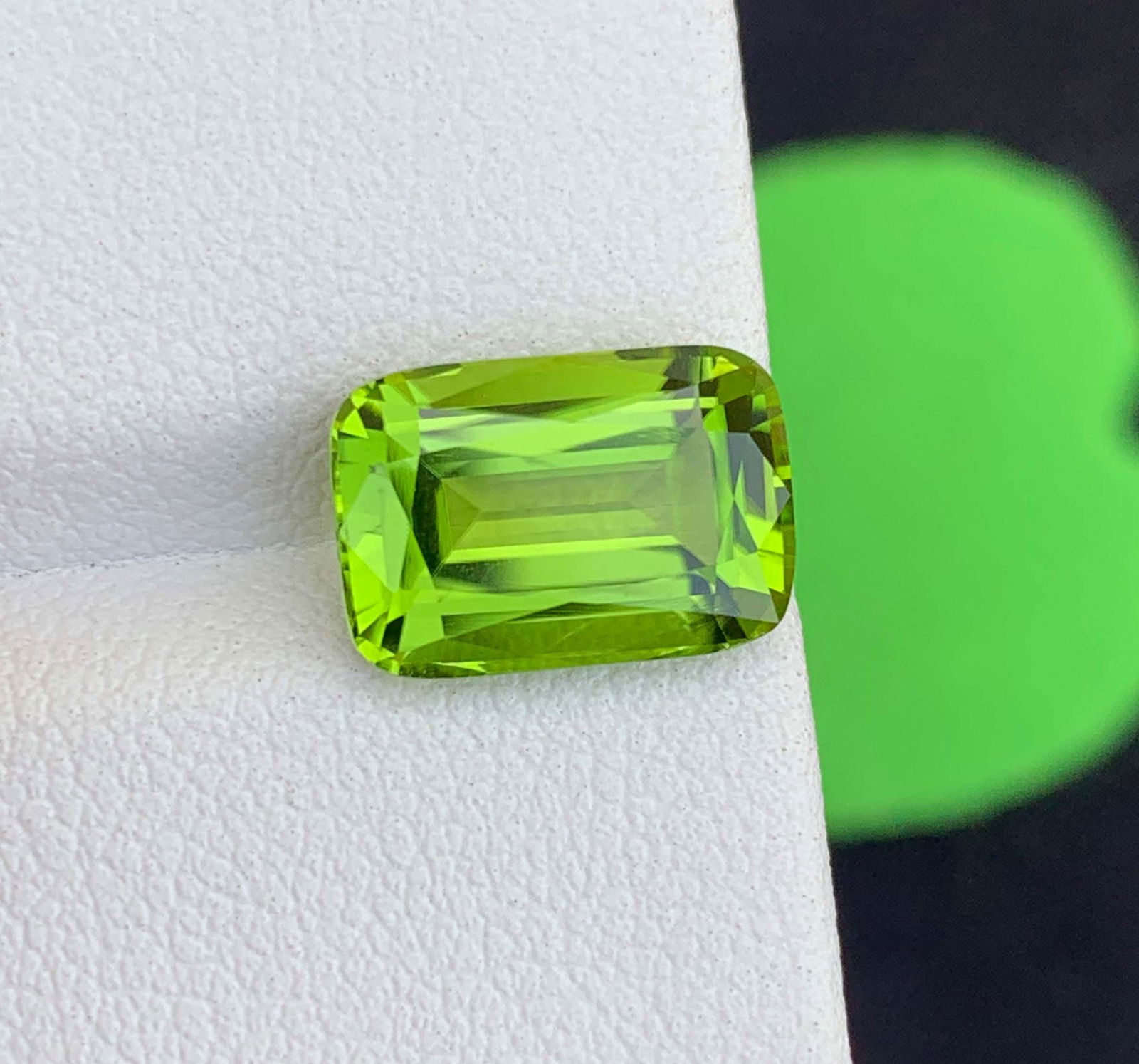Cushion Cut Peridot Gemstone: Natural August Birthstone, Pakistan (4.24 carats) - 4
