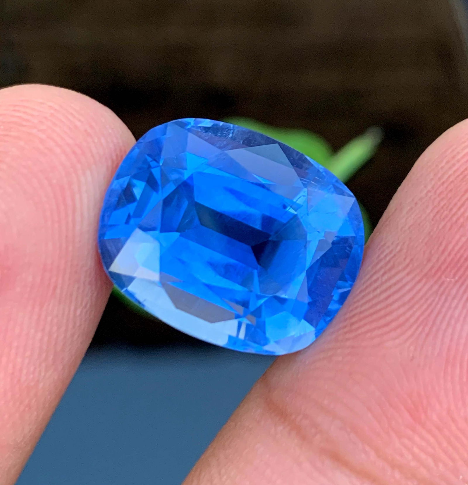 Santa Maria Aquamarine Gemstone: 15.82 Carat Oval Cut Stone - 2