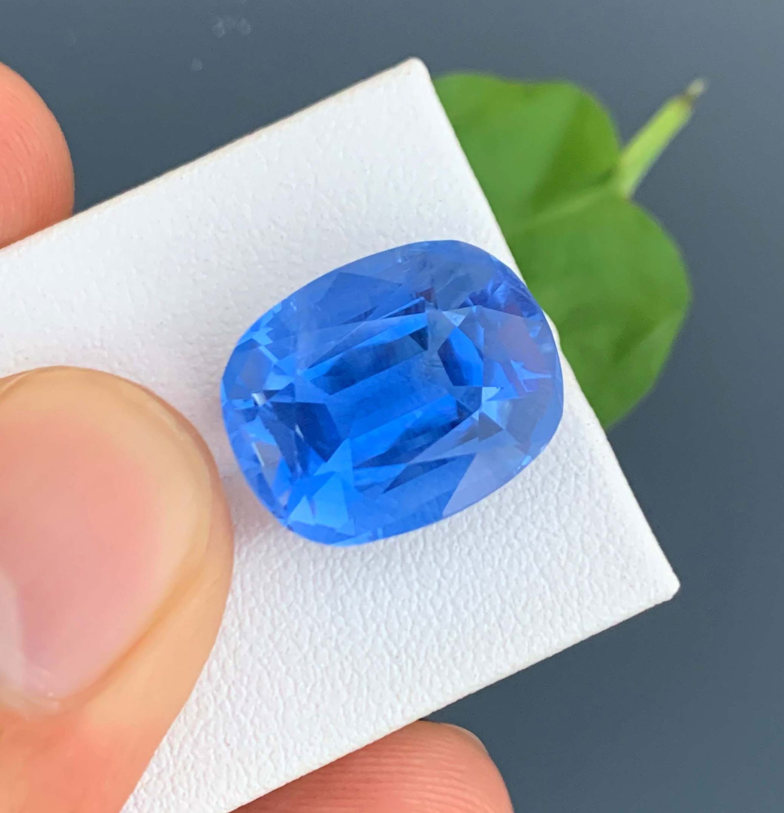 Santa Maria Aquamarine Gemstone: 15.82 Carat Oval Cut Stone - 4