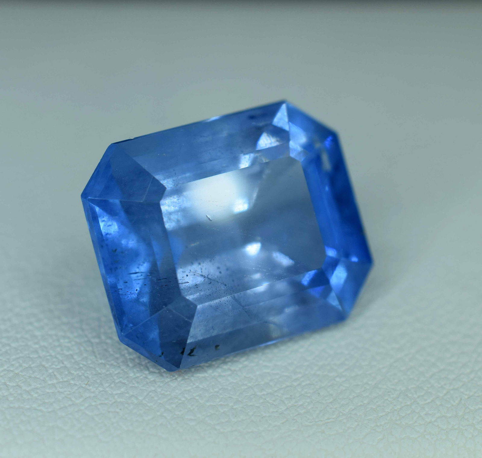 Santa Maria Aquamarine Gemstone: 13.10 Carat Emerald Cut Beryl: Materials: Gemstone: Aquamarine Carat weight: 13.10 Natural Aquamarine Gemstone, Santa Maria Color Aquamarine Beryl, March Birthstone Properties: Birthstone : March Birthstone Zodiac Sign : Pisces Bir