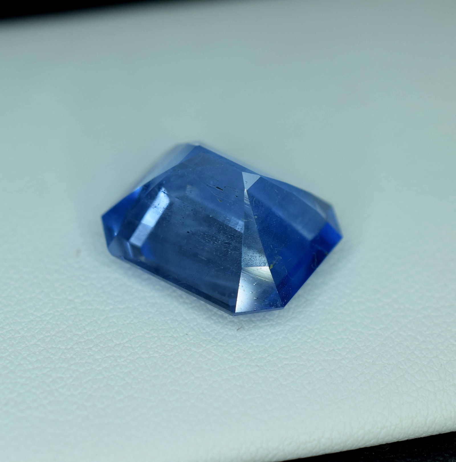 Santa Maria Aquamarine Gemstone: 13.10 Carat Emerald Cut Beryl - 3