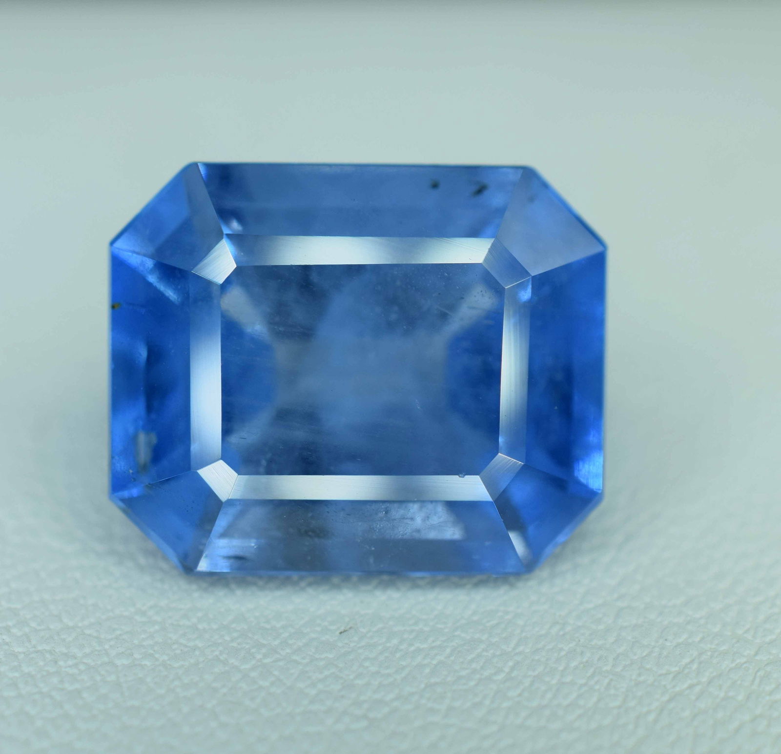 Santa Maria Aquamarine Gemstone: 13.10 Carat Emerald Cut Beryl - 4