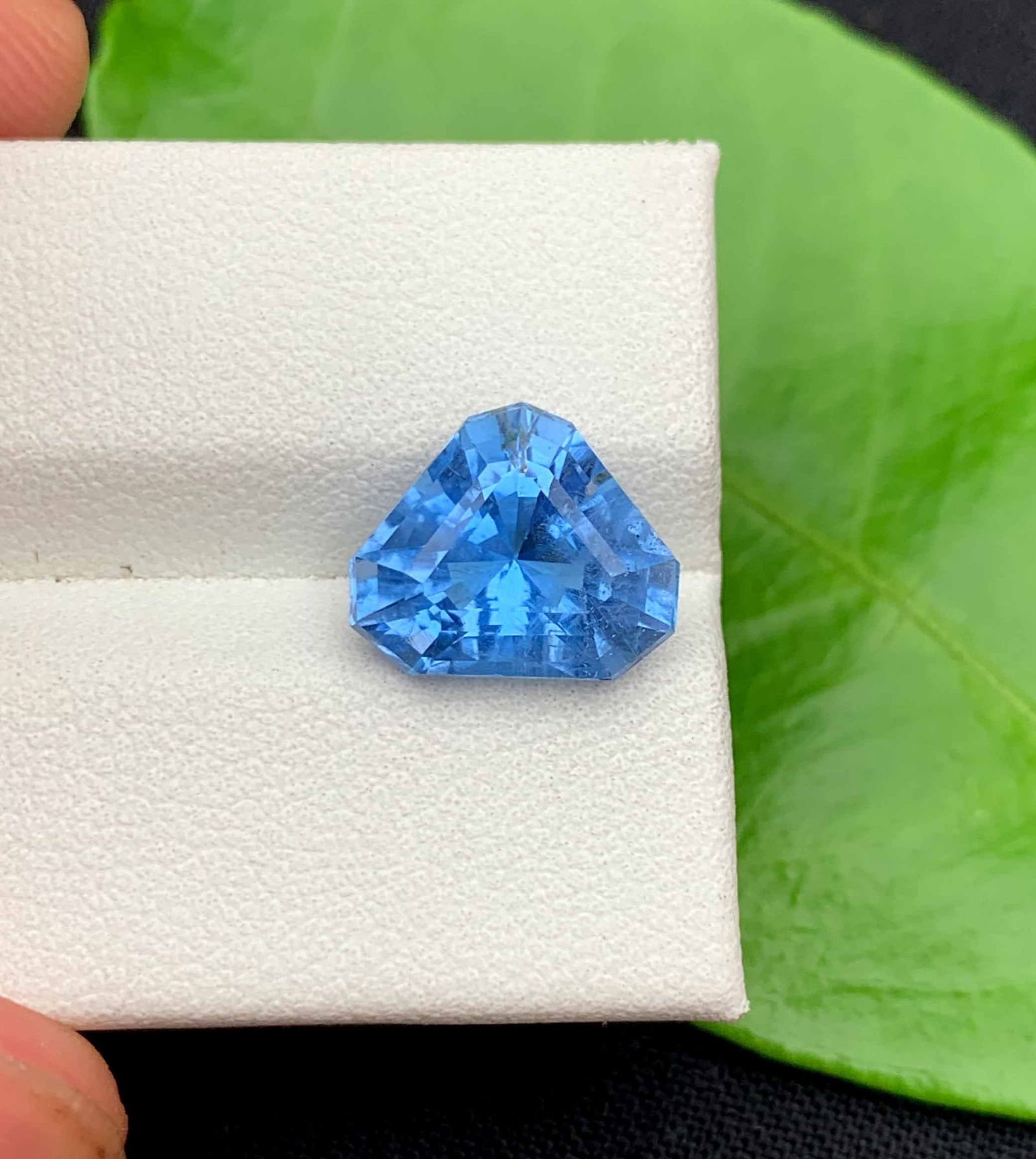 Santa Maria Aquamarine Gemstone: 4.05 Carat Emerald Cut Beryl - 4