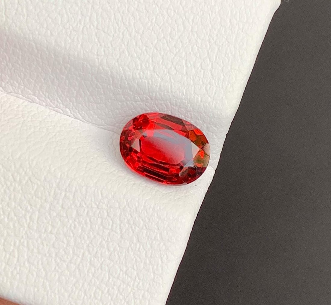 Red Garnet Gemstone: Oval Cut January Birthstone, 1.68 Carats: Materials: Gemstone: Garnet Natural Garnet Gemstones, Red Color Garnet Loose Gemstones January Birthstone Weight : 1.68 Carats Size : 7.800 * 5.900 * 3.500 mm Treatment : Natural Cut : Oval Color :