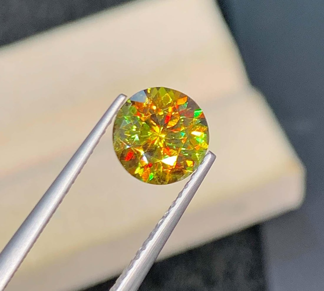Lustrous Sphene Gemstone: Multi Color Round Cut, 1.65 Carat: Materials: Gemstone: Sphene Lustrous Sphene Gemstone: Multi Color Round Cut Weight : 1.65 cts Dimensions : 7.000 * 7.000 * 4.600 MM Color : Multi Color Shape : Round Clarity : SI Treatment : Natural O