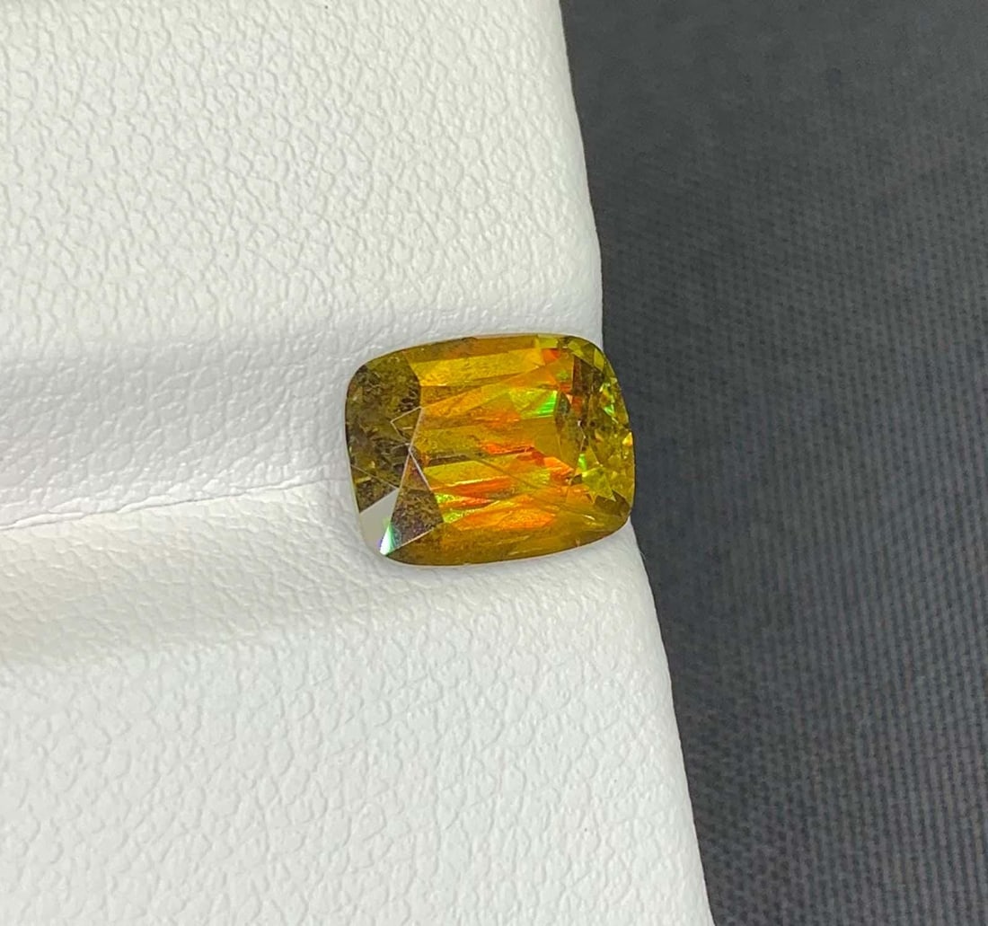 Lustrous Sphene Gemstone: Yellow/Green Round Cut, 2.78 Carat (1 of 3)