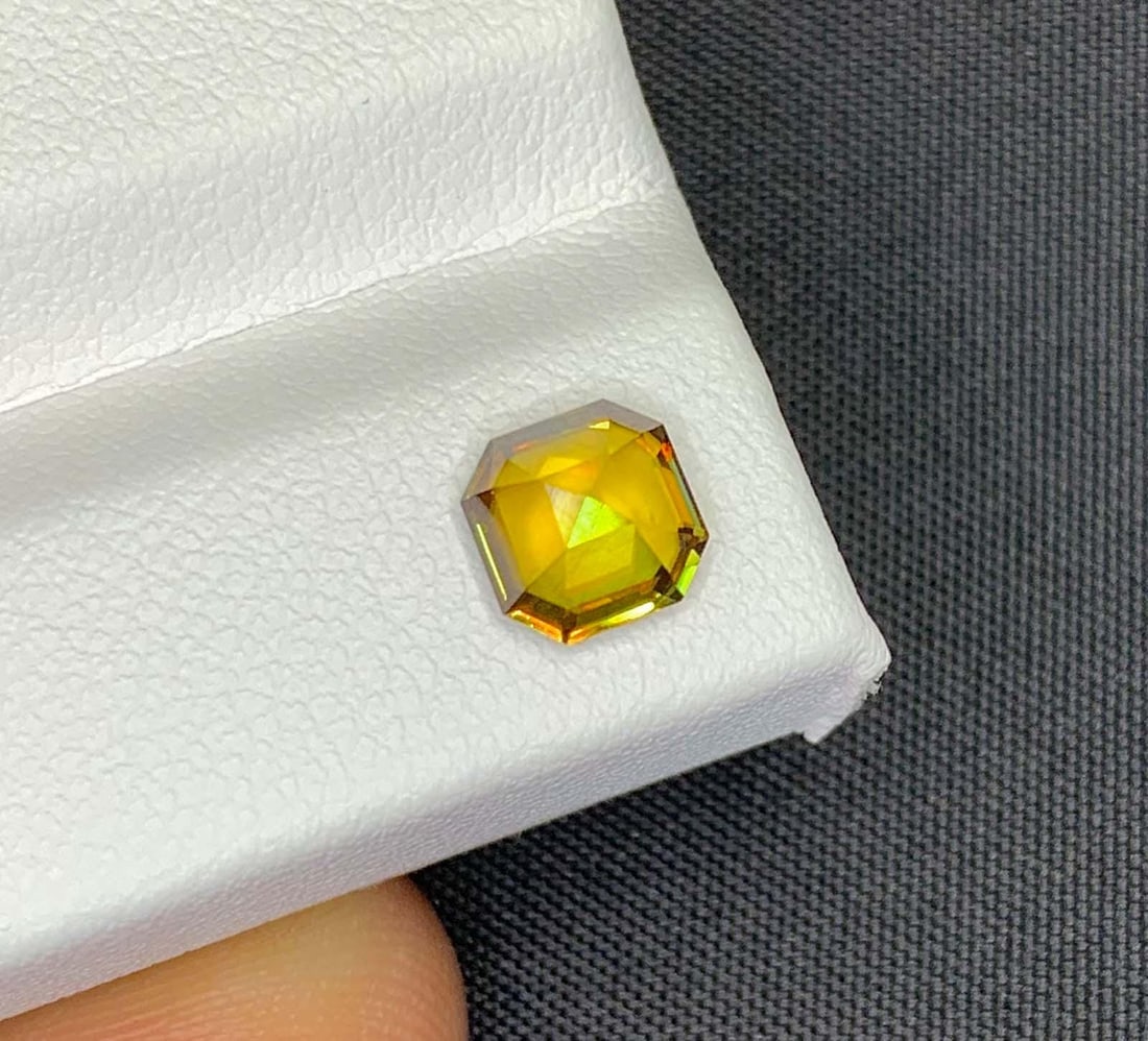 Lustrous Sphene Gemstone: Yellow/Green Asscher Cut, 1.23 Carat - 4