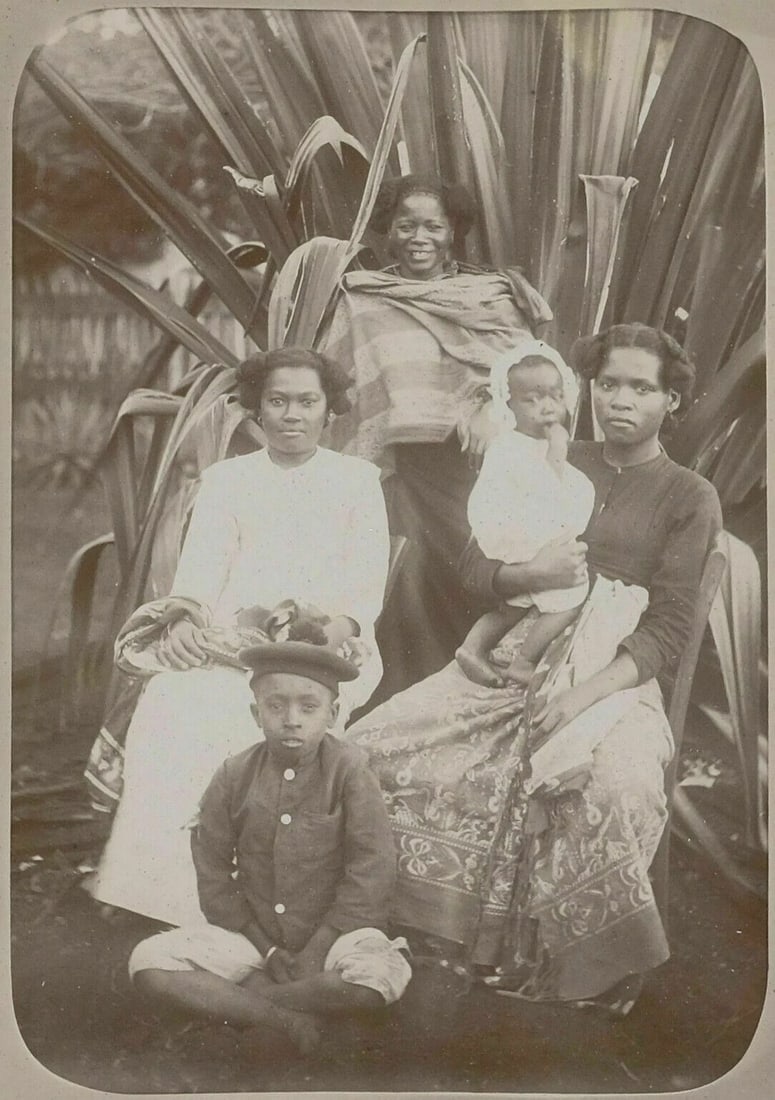 Vintage Photographs Malagasy Family, Madagascar, Albumen c. 1900 (1 of 9)