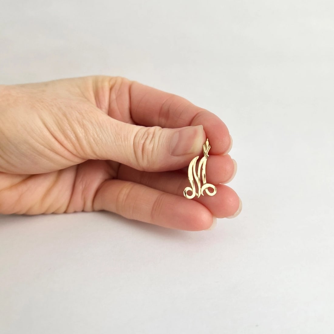 Vintage 1980's Letter M Initial Necklace Pendant Charm 14K Yellow Gold, .74 Gram - 2