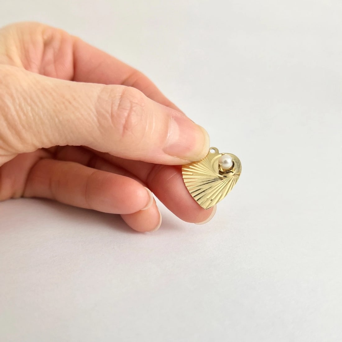 Vintage 1960's Fluted Pearl Heart Charm Necklace Pendant 14K Yellow Gold 1.21 Gr - 2