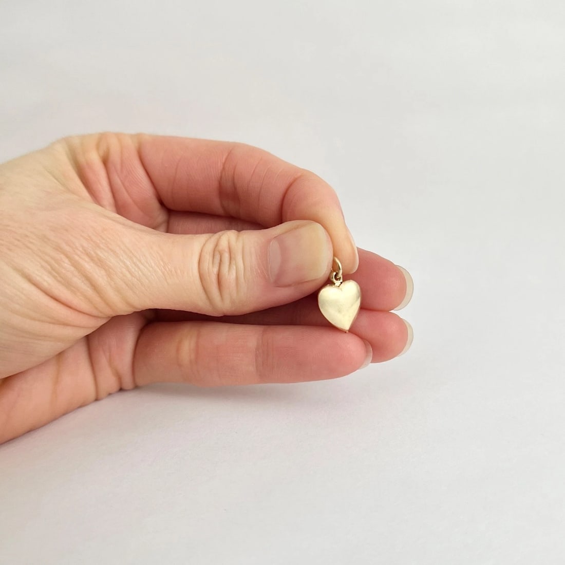 Vintage 1950's Small Gold Heart Charm Necklace Pendant 14K Yellow Gold, .71 Gram - 4