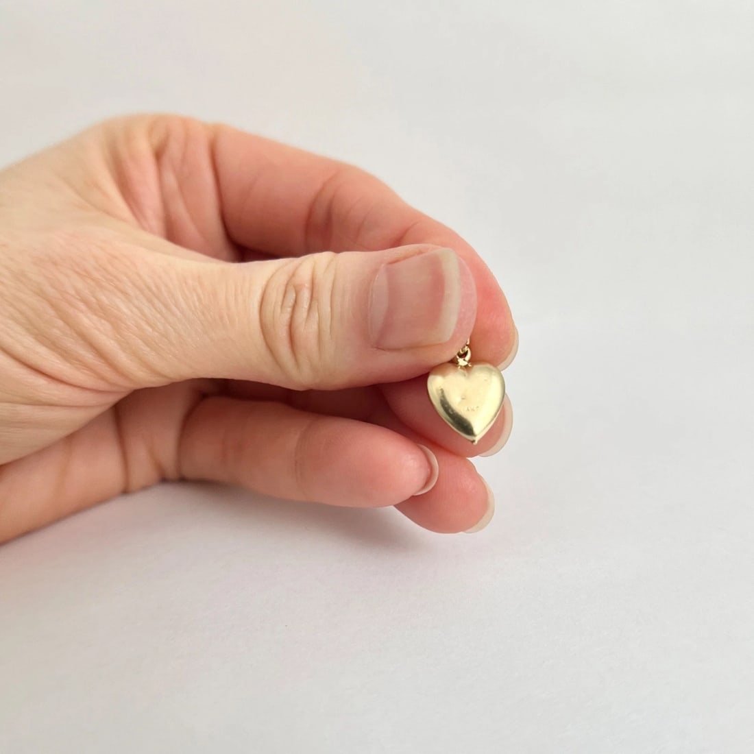 Vintage 1950's Small Gold Heart Charm Necklace Pendant 14K Yellow Gold, .71 Gram - 5