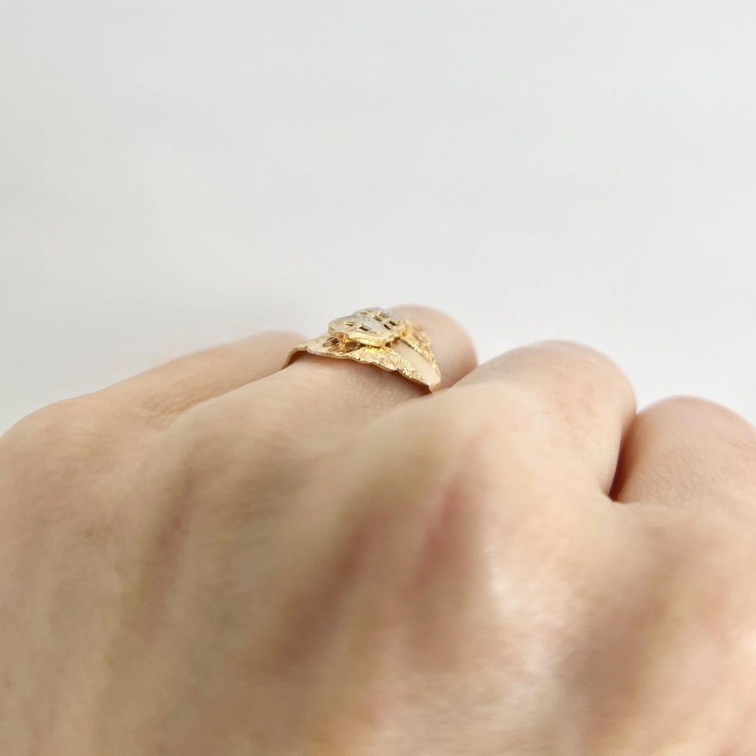 Vintage Filigree Textured Statement Ring 15K Yellow Gold, 2.10 Grams - 4