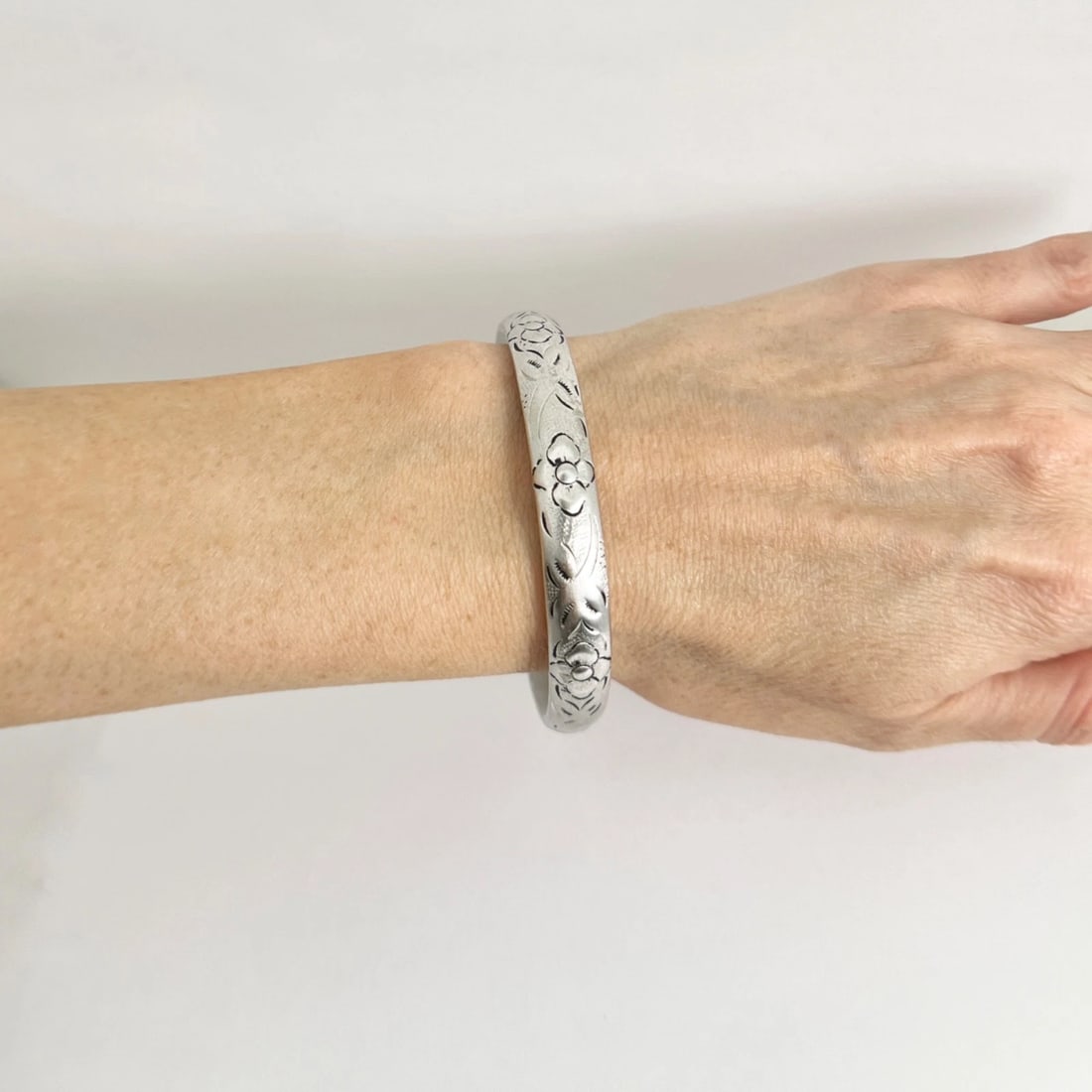 Vintage 1960's HF Barrows Etched Floral Bangle Bracelet Sterling Silver 15.17 Gr - 3