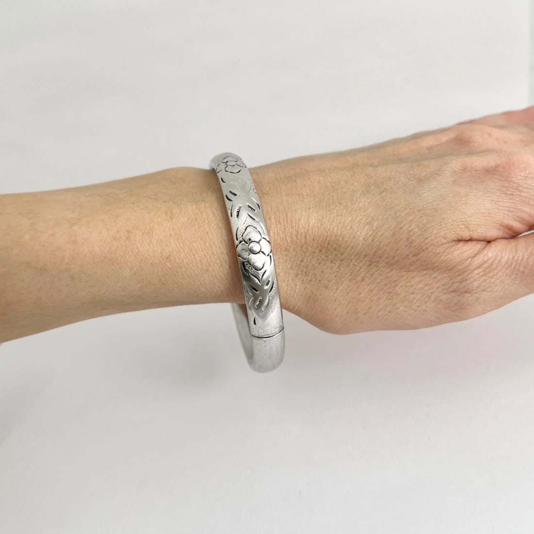 Vintage 1960's HF Barrows Etched Floral Bangle Bracelet Sterling Silver 15.17 Gr - 4
