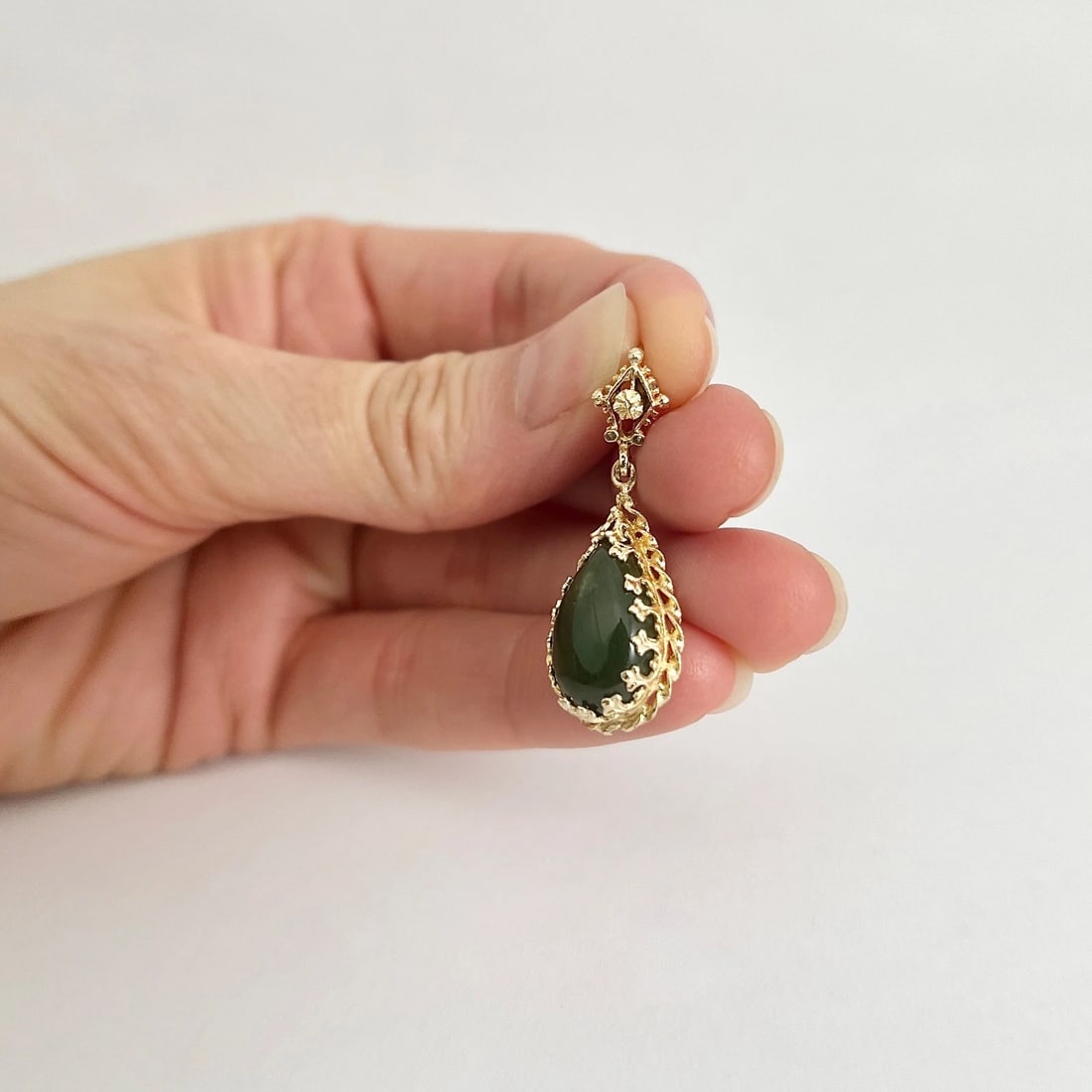Vintage Teardrop Green Jade Gemstone Charm Pendant 14K Yellow Gold, 2.67 Grams - 4