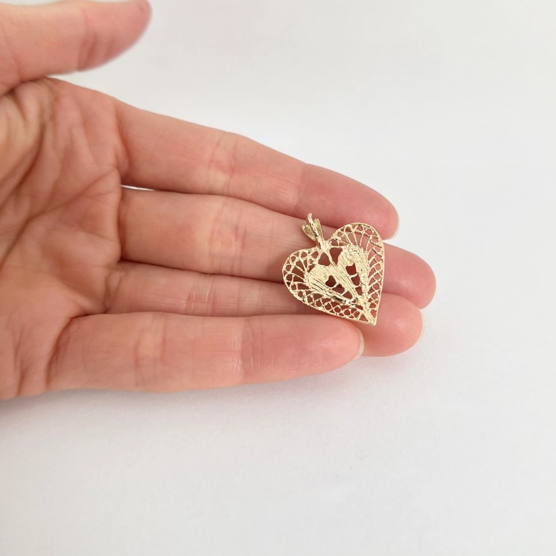 Vintage Filigree Heart Charm Necklace Pendant 12K Yellow Gold, 2.05 Grams - 4