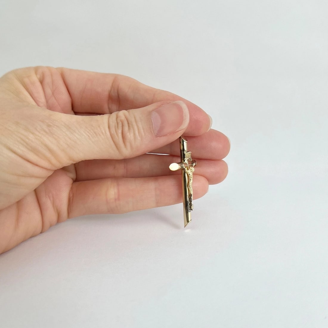 Vintage Crucifix Cross Religious Pendant Charm 10K Yellow Gold, 2.24 Grams - 4