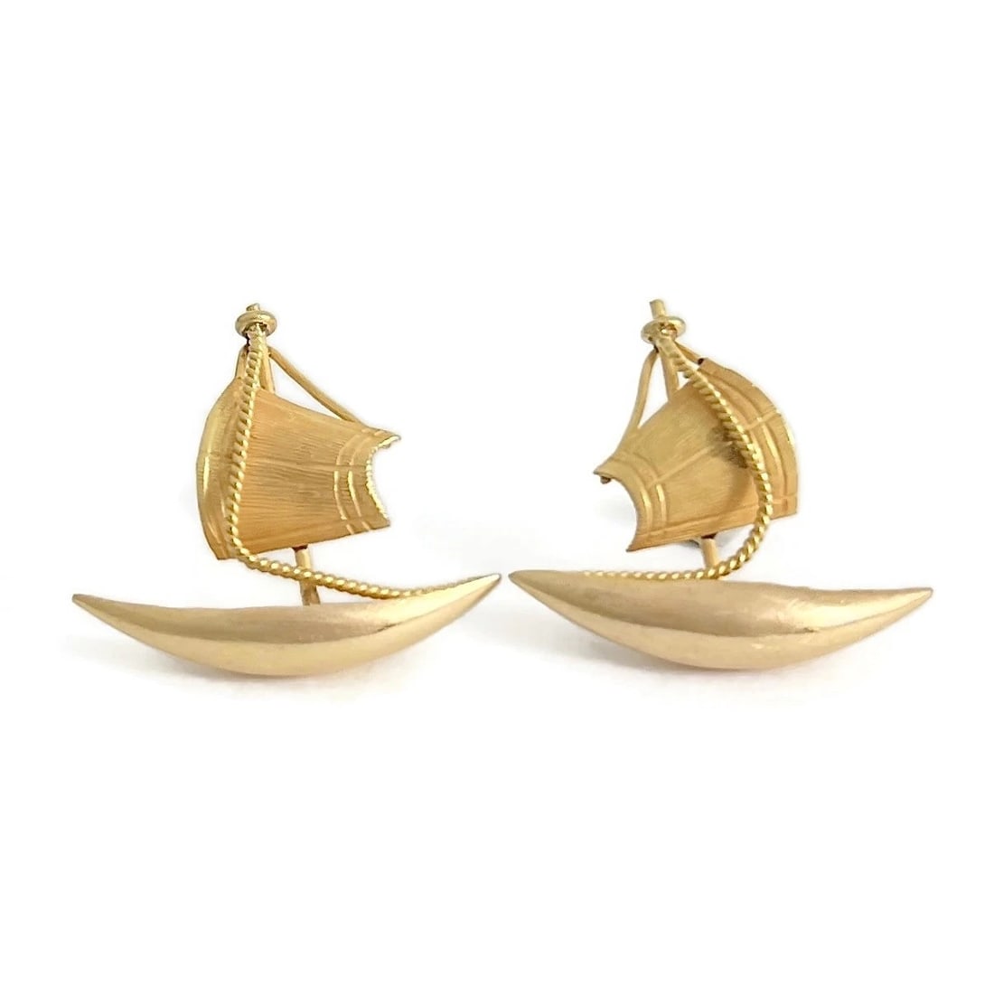 Vintage 1950's Sailboat Drop Stud Earrings 18K Yellow Gold, 1.58 Grams: Title: Vintage 1950's Sailboat Drop Stud Earrings 18K Yellow Gold, 1.58 Grams Description: Vintage 1950's Sailboat Drop Stud Earrings 18K Yellow Gold, 1.58 Grams These are beautiful vintage earrings!