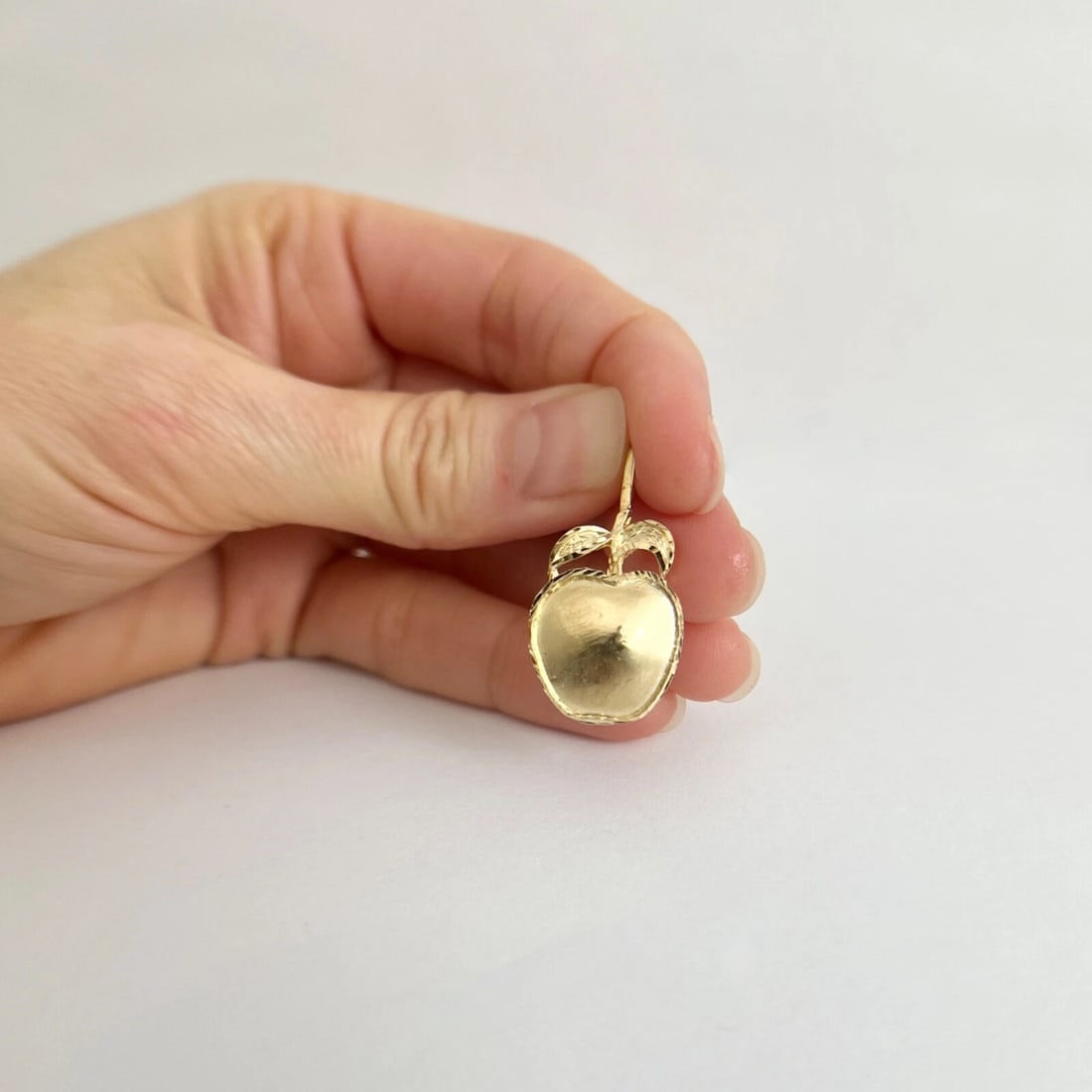 Vintage 1960's Apple Pendant Charm 14K Yellow Gold, 2.36 Grams - 4