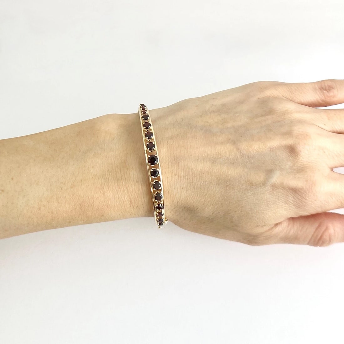 Vintage Garnet Gemstone Filigree Bangle Bracelet 14K Yellow Gold, 11.06 Grams - 3