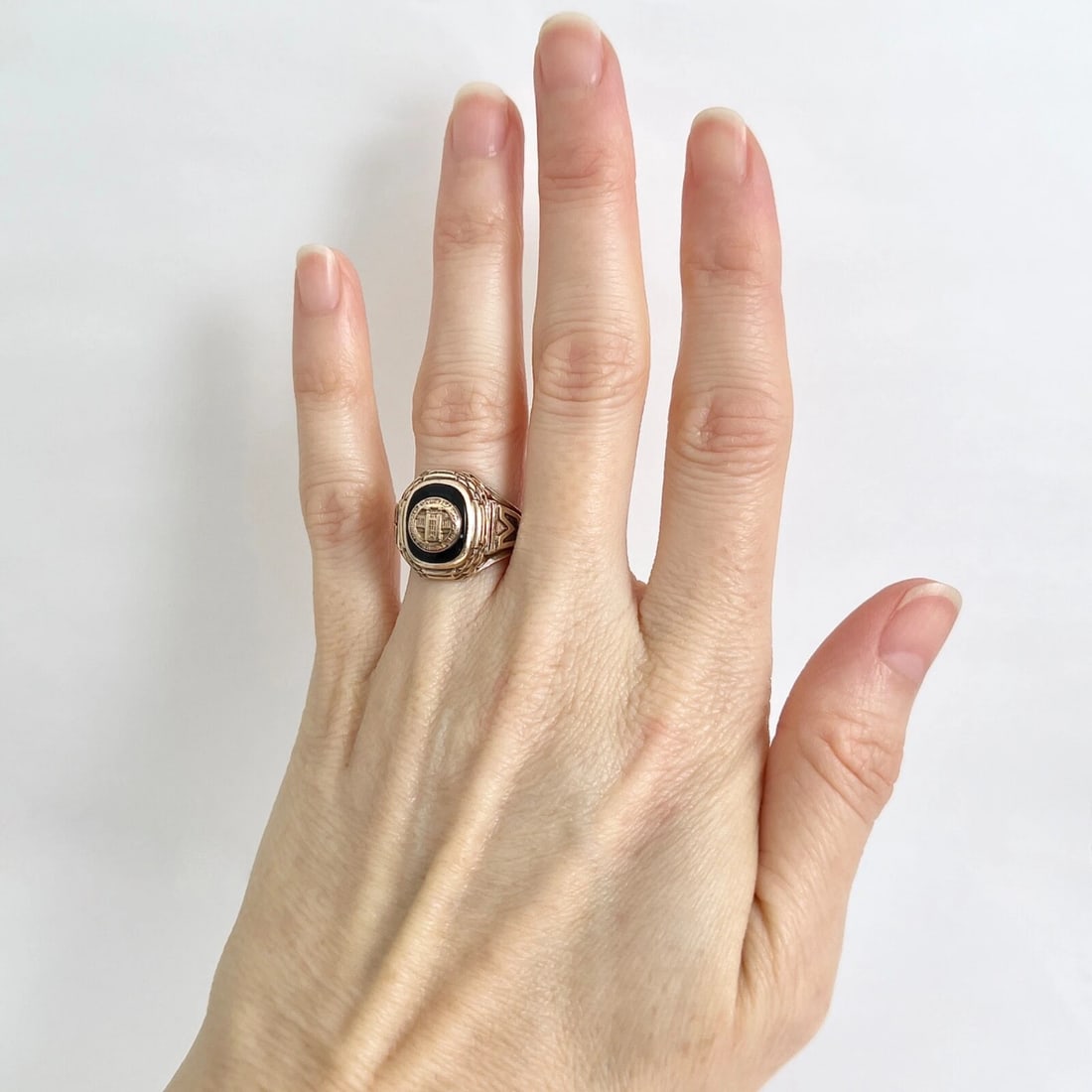 Vintage 1956 Black Onyx Mepham Class Ring 10K Yellow Gold, 7.51 Grams - 3