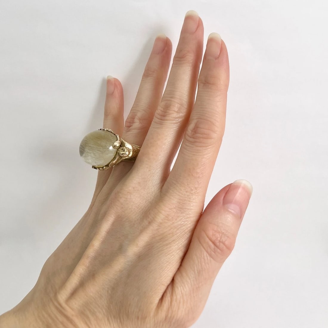 Vintage 1960's Pale Green Quartz Man Face Body Ring 13K Yellow Gold, 13.13 Grams - 5