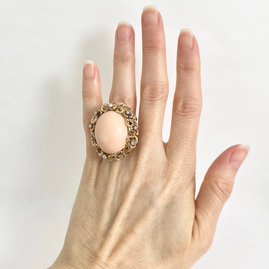 Vintage 1950's 1960's Oval Coral Diamond Cocktail Ring 14K Yellow Gold, 20.86 Gr - 2