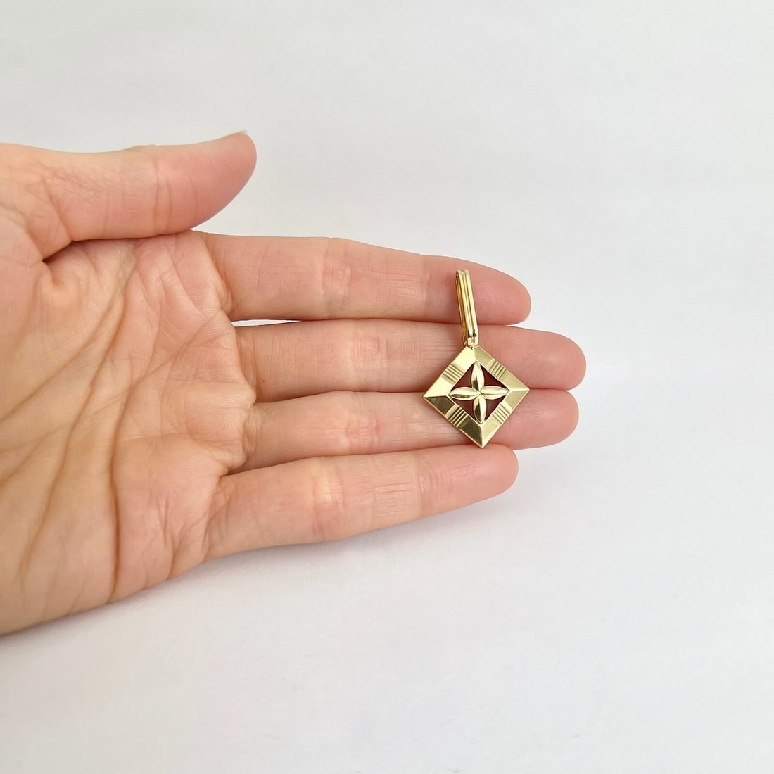 Vintage Drop Star Flower Necklace Pendant 18K Yellow Gold, 5.39 Grams - 3