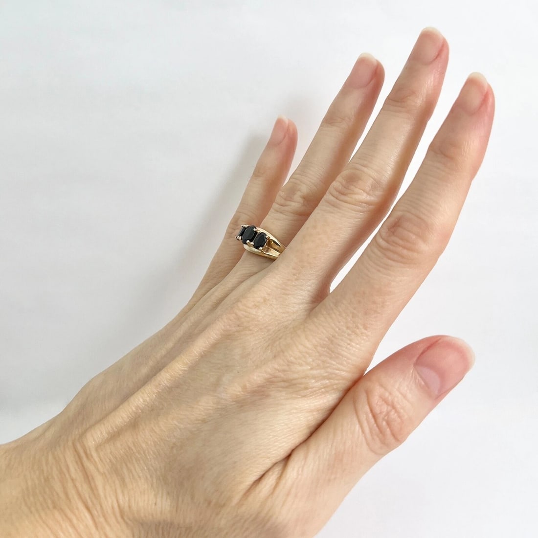 Vintage 3-Stone Oval Black Sapphire Statement Ring 10K Yellow Gold, 3.36 Gram - 4