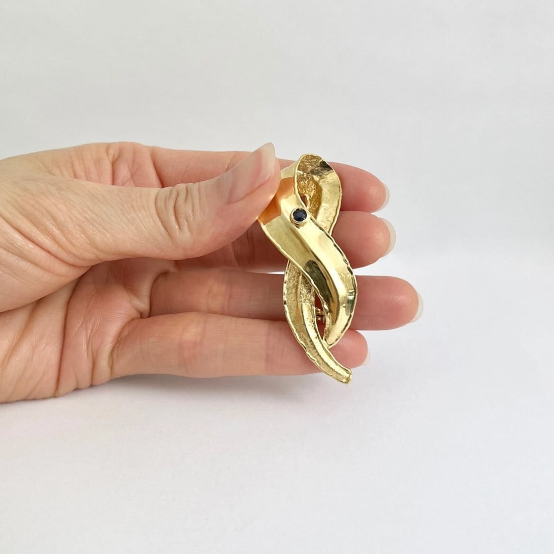 Vintage De Rejilus Sapphire Ribbon Brooch Pin 18K Yellow Gold, 6.29 Gr - 2