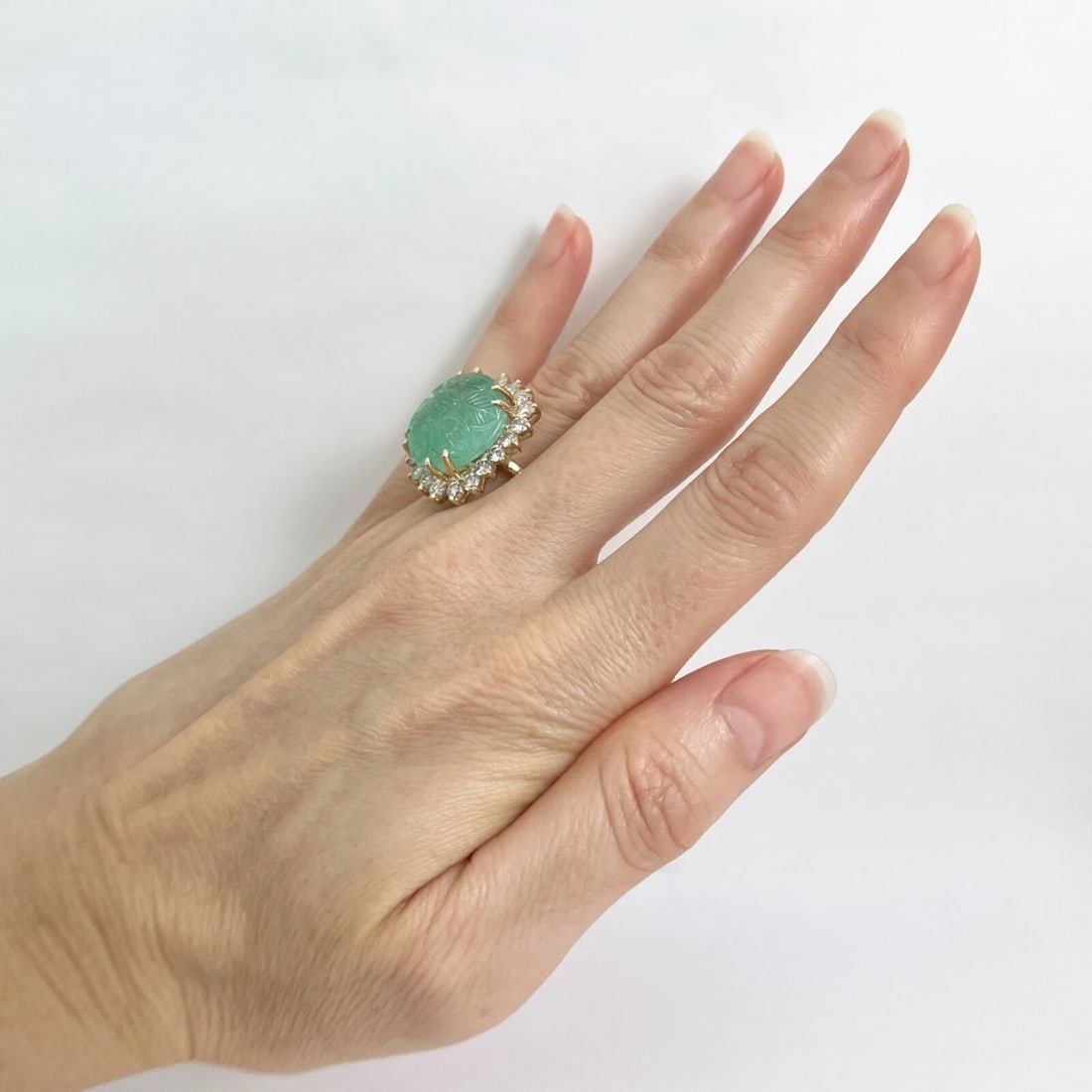 Vintage Carved Green Emerald Diamond Halo Cocktail Ring 14K Yellow Gold 8.47 Gr - 4