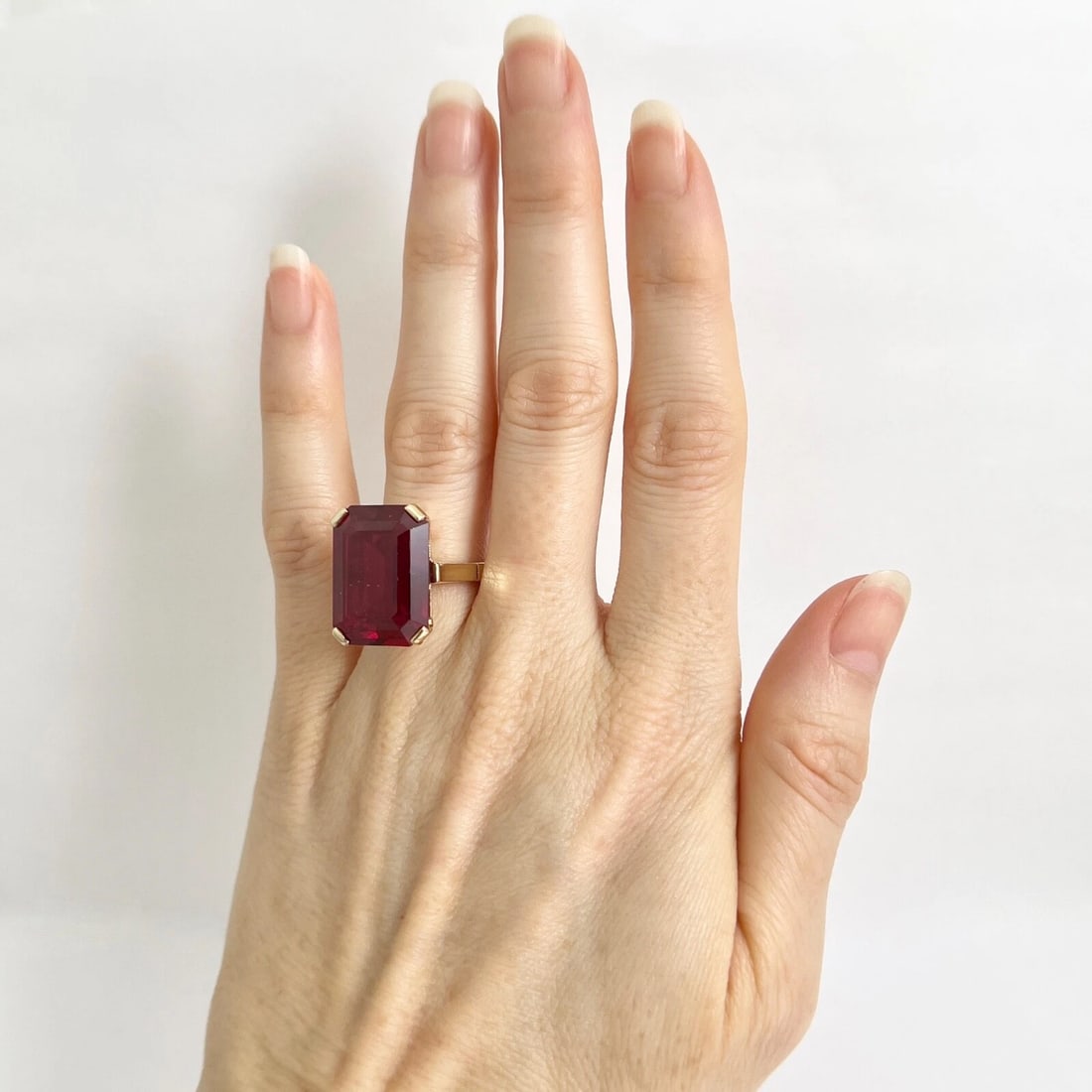 Vintage 1960's Red Gemstone Cocktail Ring 12K Yellow Gold, 9.31 Gr - 3