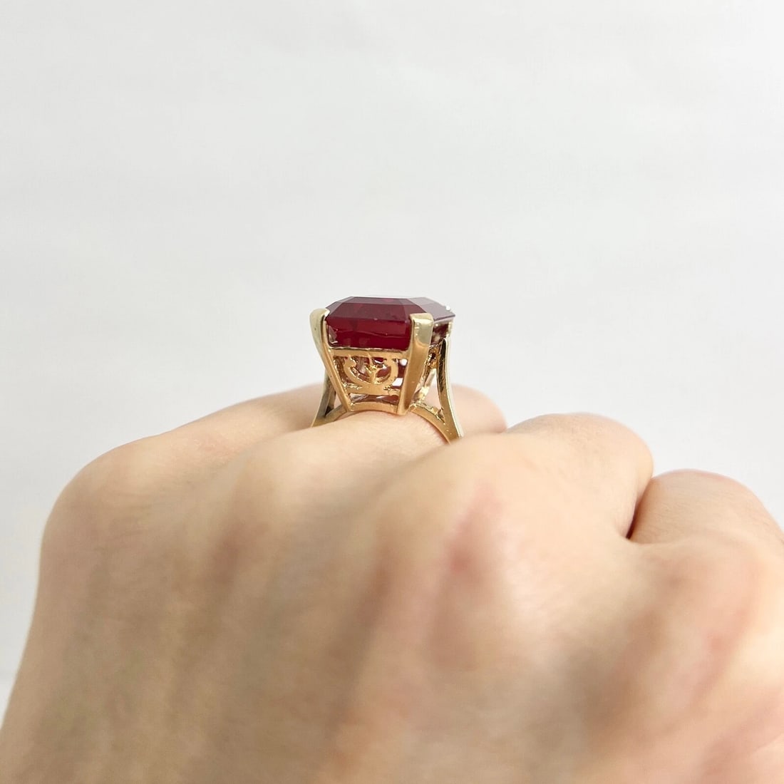 Vintage 1960's Red Gemstone Cocktail Ring 12K Yellow Gold, 9.31 Gr - 5