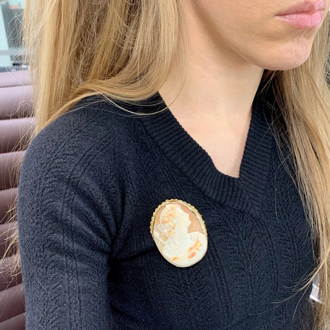 Antique Victorian Cameo Shell Pendant Brooch Pin Yellow Gold Plated, 24.19 Grams - 4