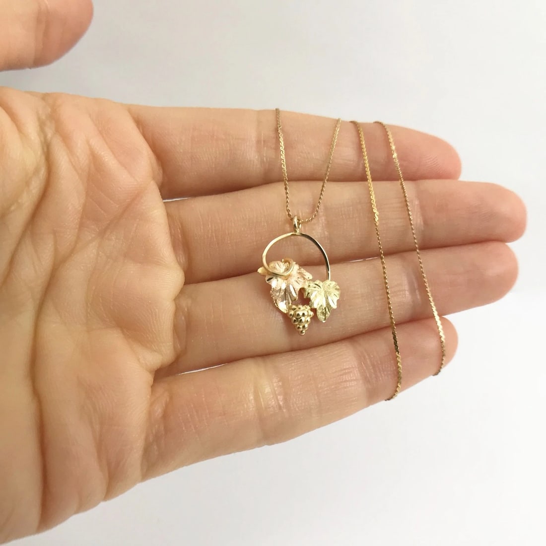 Vintage Grape Leaf Pendant Necklace 14K Yellow Pink Rose Gold 16 Inches, 2.01 Gr - 2